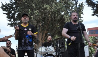 Haluk Levent hem adalet için yürüdü, hem sahneye çıktı