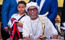 Kıbrıs’ta Yıldızlar Geçidi: Ronaldinho Yavru Vatanı Salladı