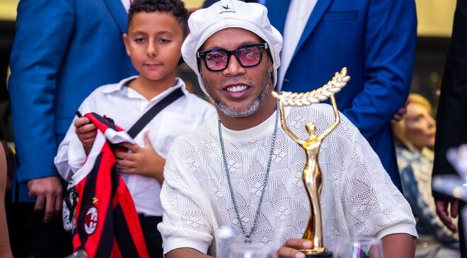 Kıbrıs’ta Yıldızlar Geçidi: Ronaldinho Yavru Vatanı Salladı