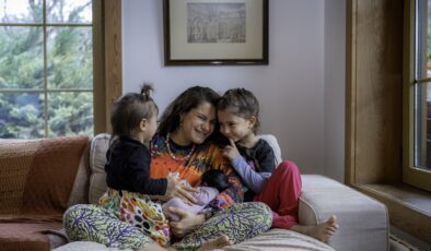 ATİYE 3. kızı RUMİ’yi evden aile fotoğrafı ile paylaştı