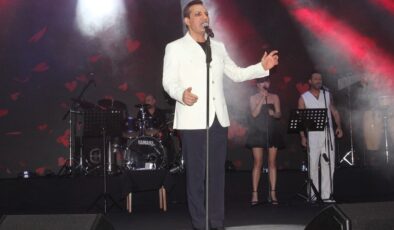 Rafet El Roman’dan Sevgililer Günü’nde Barış Sinyali!