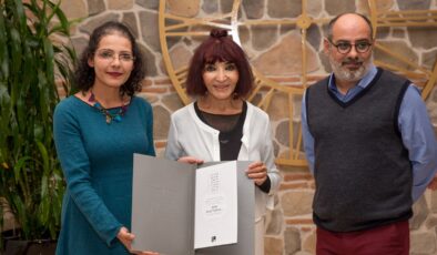 Tiyatronun Duayeni Gülriz Sururi’nin Bayrağını Müge Saut Taşıyor