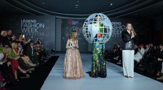 ÜNLÜ TASARIMCI İNNA MİKHAYLOVA, LEGEND FASHION WEEK’TE TASARIMLARIYLA BÜYÜLEDİ