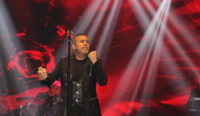 Haluk Levent’ten Duygusal Gece: Volkan Konak’ı Andı, İSİAS Şehitlerini Unutmadı