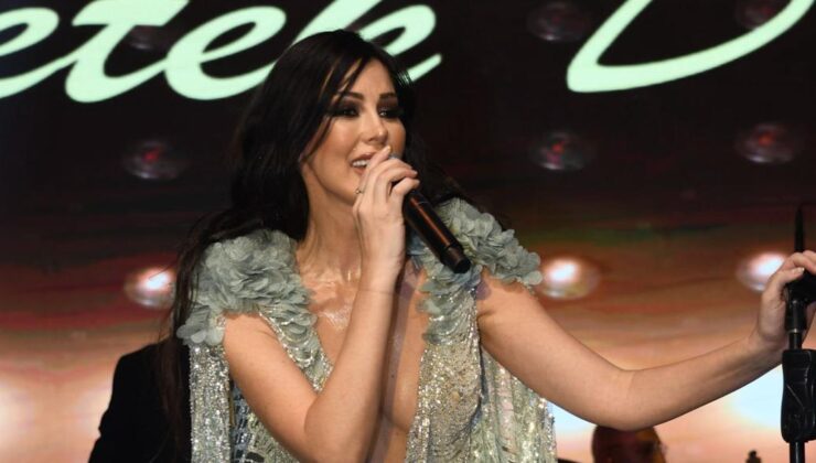 PETEK DİNÇÖZ KIBRIS’TA SAHNEDE BÜYÜLEDİ: “HAYAT ÇOK KISA, YANARAK ÖLMEKTEN KORKARIM”