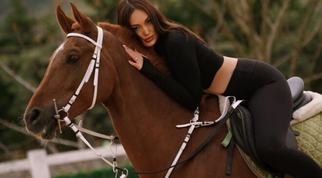 Genç, Güçlü ve Işıltılı: Ceren Karaduman Moda Dünyasını Fethediyor