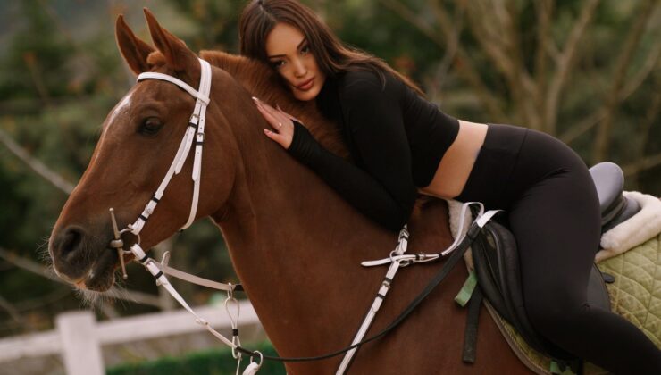 Genç, Güçlü ve Işıltılı: Ceren Karaduman Moda Dünyasını Fethediyor