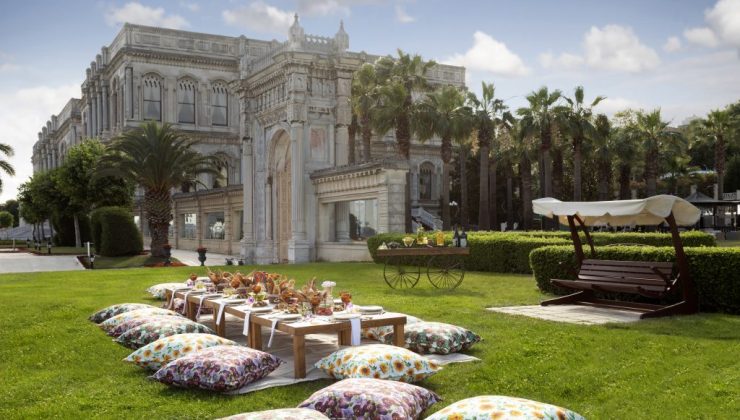 Çırağan Sarayı’nda Boğaz’a Karşı Lüks Piknik Keyfi