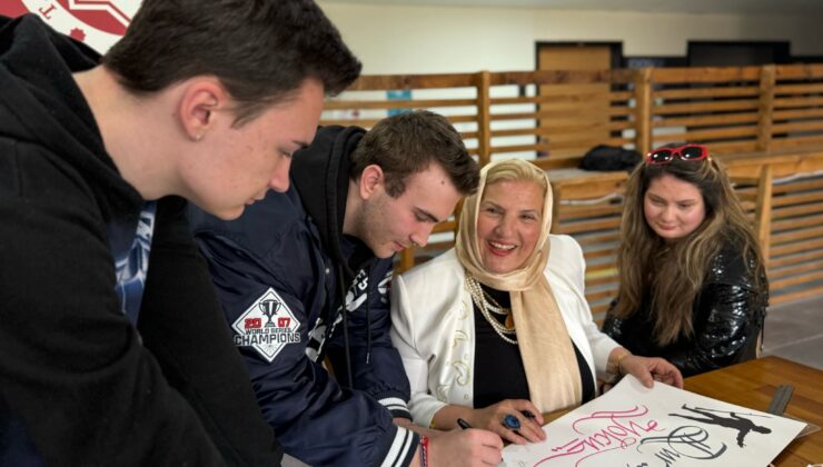 “Fatma Çiçek Geyik ile Kaligrafinin Ruhu” Etkinliği Rumeli Üniversitesi’nde Yoğun İlgi Gördü