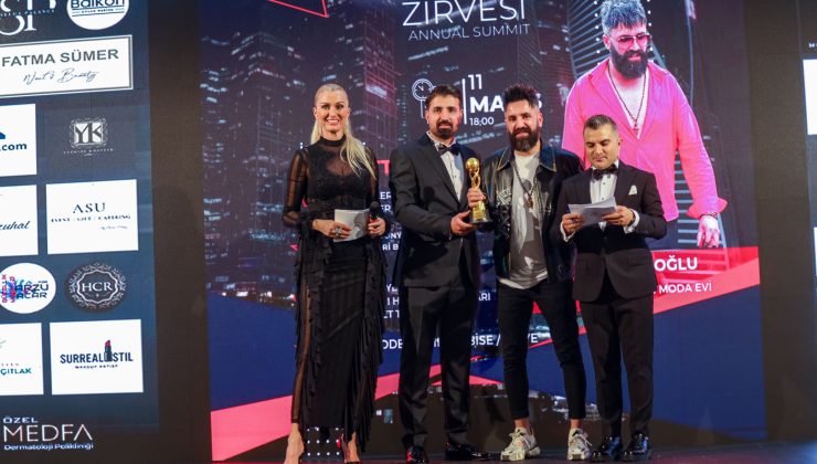 Emrullah Köroğlu “Yılın Modacısı” Seçildi