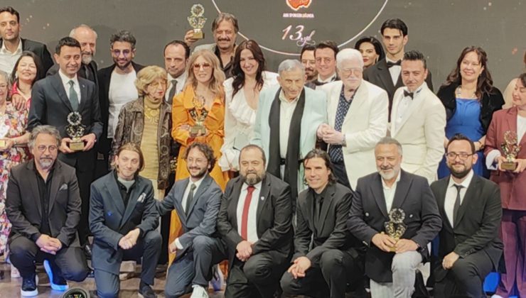 13.⁠ ⁠Bedia Muvahhit Tiyatro Ödülleri Sahiplerini Buldu