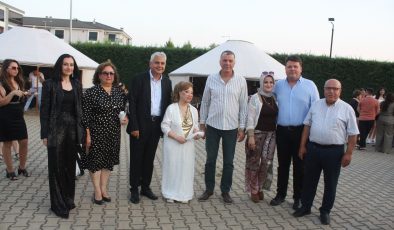 BEDİA AKARTÜRK’ÜN HAYATINDAN İLHAMLA TASARLANAN KIYAFETLER PODYUMDA
