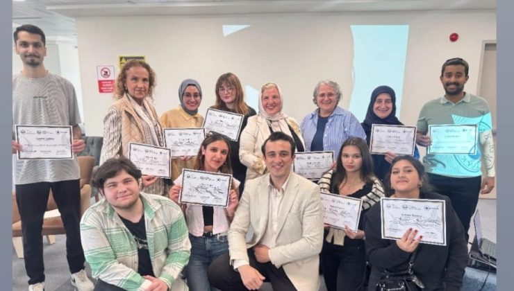 Gönül Verip Gönül Aldığı Kaligrafi Sanatıyla Fatma Çiçek Geyik Gönüllere Taht Kuruyor