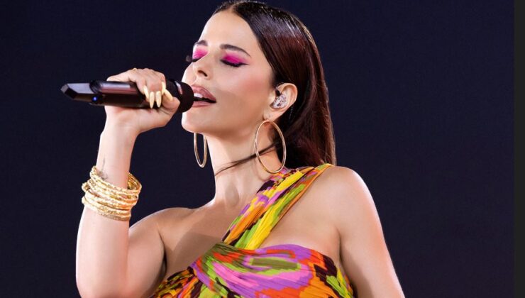 Simge, festivalin 14 Ağustos gecesine yüksek enerjisiyle damga vurdu.