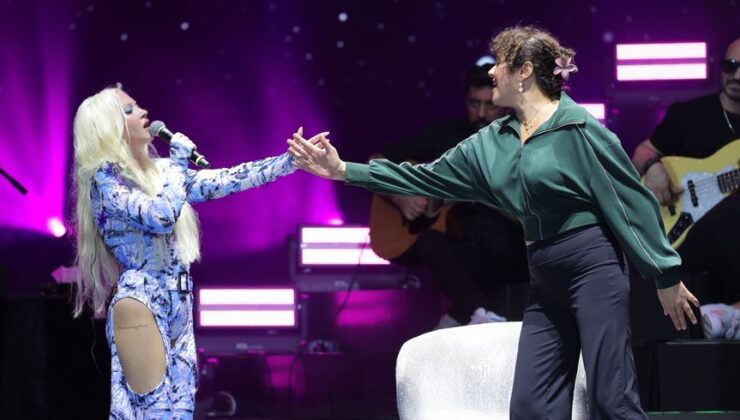 MÜZİĞİN RENKLİ İSMİ ECE SEÇKİN’DEN AÇIKHAVADA DEV PERFORMANS 