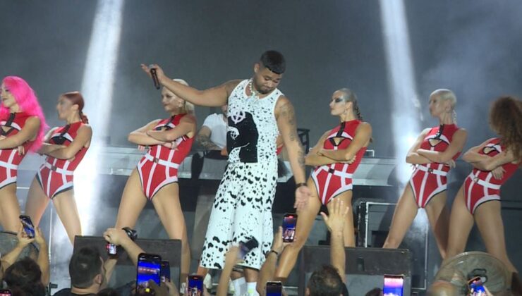 Ünlü rapçi Level C5, Kıbrıs Chamada Beach Club’ta yaklaşık 3 bin kişilik dev bir konser verdi