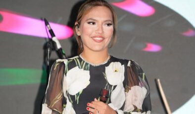 Demet Akalın’dan Yaza Veda!