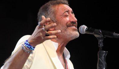 “Hayatım film olsa büyük ilgi çeker”  Aşka dair ufak şeyler var