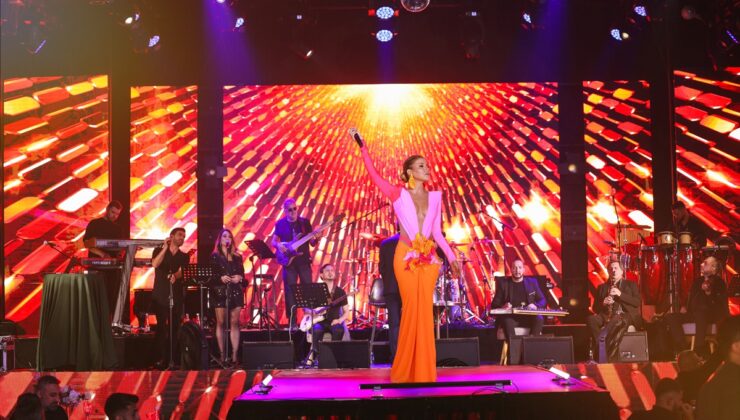 GÜLBEN ERGEN BATUM’DA MUHTEŞEM BİR GECEYE İMZA ATTI