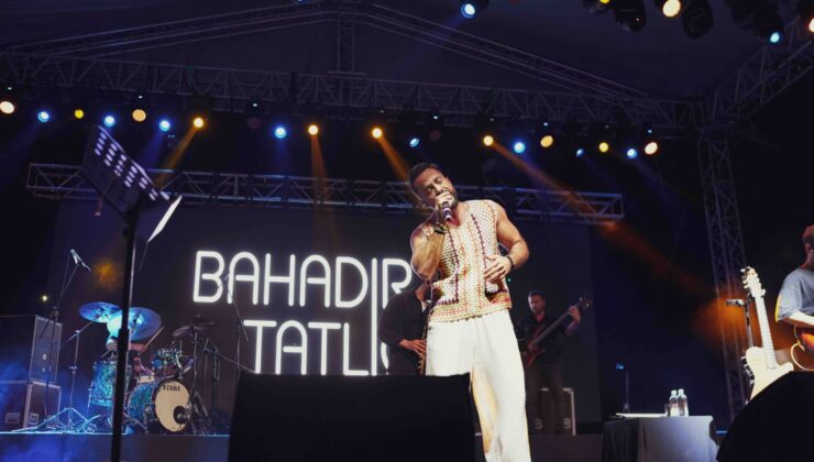 Pendik Kahve Festivali’nde sahne alan ünlü sanatçı Bahadır Tatlıöz, muhteşem performansıyla on binleri coşturdu.