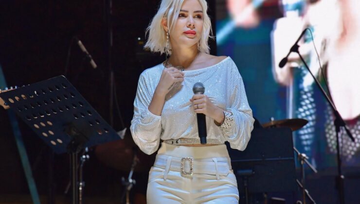 Ömür Gedik, Sahne Öncesi Traktörle Hasada Katıldı