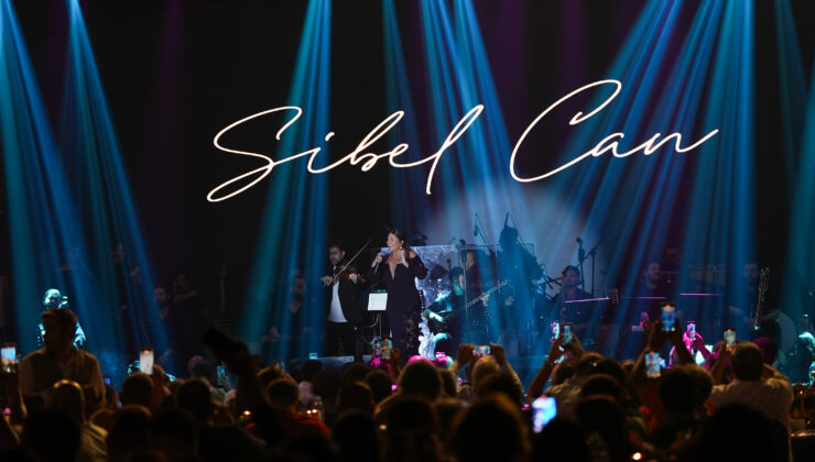 SİBEL CAN, KIBRIS GECESİNDE MÜZİK ZİYAFETİ SUNDU