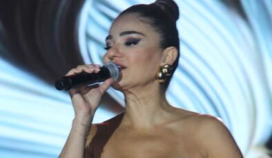 Arabesk müziğin sevilen isimlerinden Derya Bedavacı, önceki gün Kıbrıs’ın İskele bölgesindeki Grand Sapphire Resort’te sahne aldı.