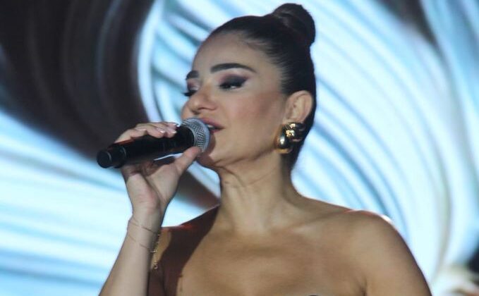 Arabesk müziğin sevilen isimlerinden Derya Bedavacı, önceki gün Kıbrıs’ın İskele bölgesindeki Grand Sapphire Resort’te sahne aldı.