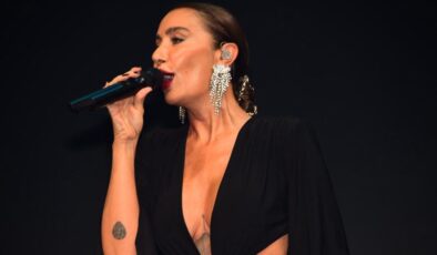 Sıla, Kıbrıs’ta Unutulmaz Bir Akdeniz Gecesi Yaşattı