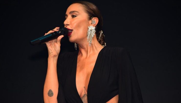 Sıla, Kıbrıs’ta Unutulmaz Bir Akdeniz Gecesi Yaşattı