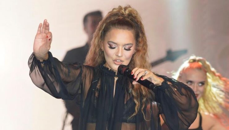 Demet Akalın’dan Muhteşem Konser!