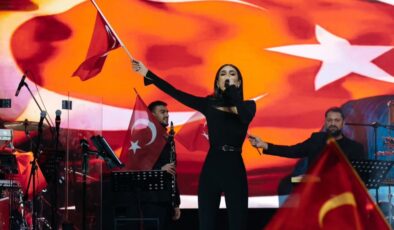 Elif Buse Doğan, Cumhuriyet Bayramı’nı Tokat’ta Coşkulu Bir Konserle Kutladı