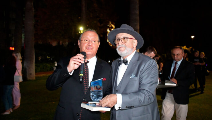 İzmirli duayen Magazin Gazetecisi Mehmet Kurt’un ilk romanı  “Ceviz Bebekler ve klibi için özel bir tanıtım etkinliği düzenlendi.