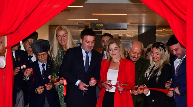 Ataşehir’de Cumhuriyet Coşkusu: “Atamızın Kıyafetleri” Sergisi Ziyarete Açıldı