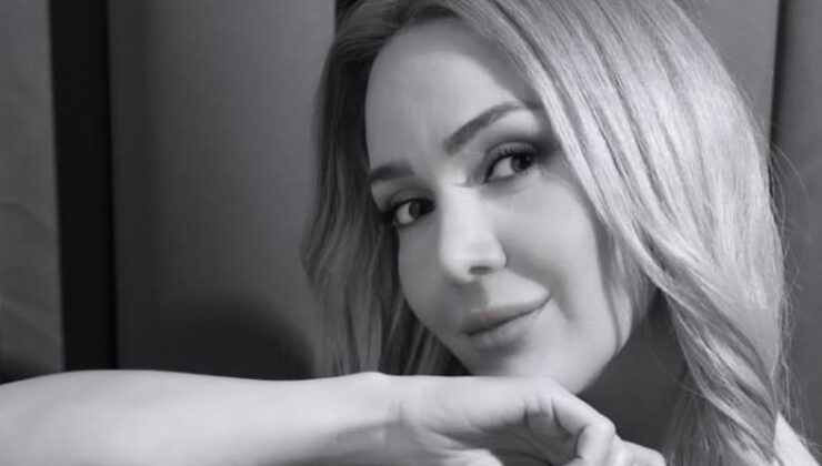 ElİF AYSEL NAZIM SEKİZ KARAKTERİ TEK SAHNEDE CANLANDIRIYOR