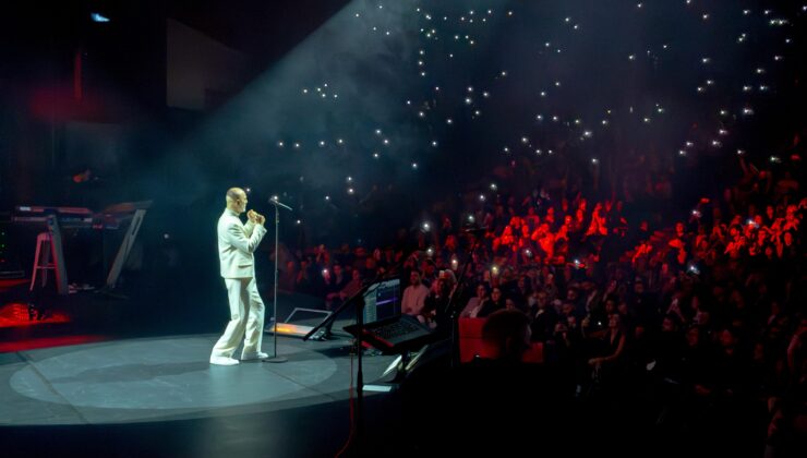 Soner Sarıkabadayı Harbiye’de Müzik Ziyafeti Sundu