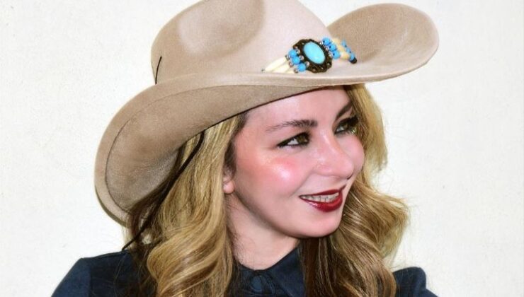 Atike’den   ’10 Dilde 10 Şarkı’