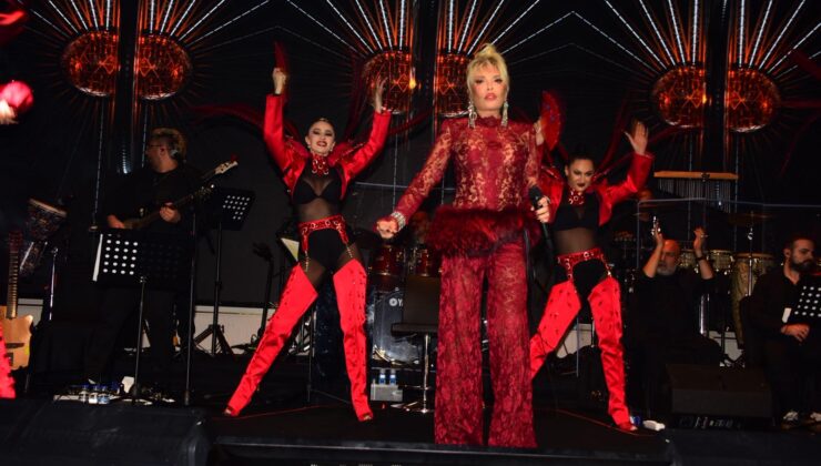 Ajda Pekkan, Chamada Prestige Hotel’de büyüleyici bir geceye imza attı.