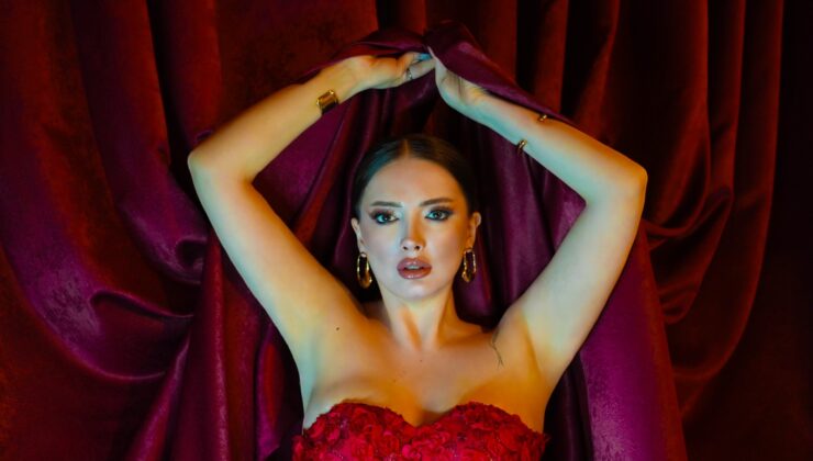 “Yerli ve Milli Adele” Feyruz Barış Sahnede Fırtına Gibi