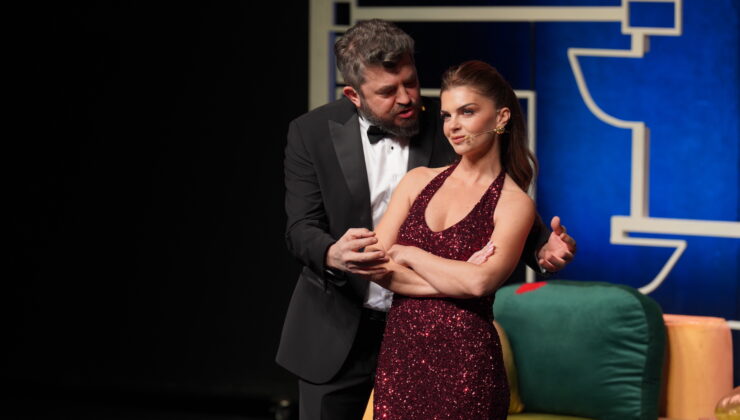 “Kaç Para Bi Fön?” Oyunu Prömiyerde Ayakta Alkışlandı