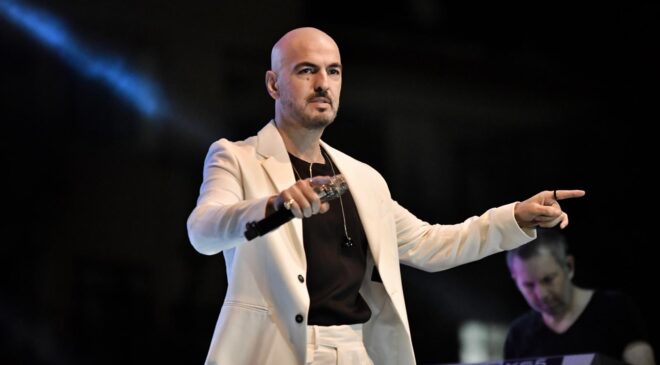 Soner Sarıkabadayı Türkiye turnesinde dur durak bilmiyor!