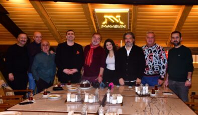 ESRA ÖZTÜRK’TEN SANAT VE DOSTLUKLA ÖRÜLÜ ÖZEL BULUŞMA..