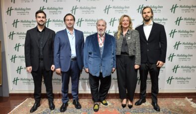 UĞUR BATUR’DAN MEHMETÇİKLER İÇİN ANLAMLI MÜZAYEDE