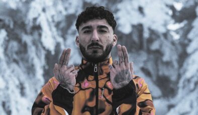 Yeni Şarkısıyla Zirvede!