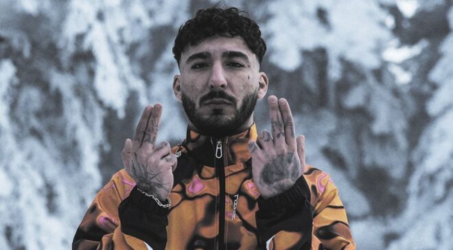 Yeni Şarkısıyla Zirvede!