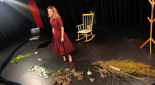 İNCİ TÜRKAY LONDRA PRÖMİYERİNDE AYAKTA ALKIŞLANDI