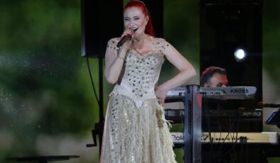 Candan Erçetin, 20 Mart 2026 akşamı Royal Seginus Hotel sahnesinde unutulmaz bir konsere imza attı.