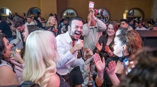 Deha Bilimlier Sahne Enerjisiyle Girne’yi Salladı: “Yeni Şarkıya Neredeyse Ev Parası Ödedim”