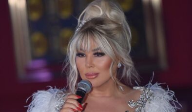 SAFİYE SOYMAN’A MASALSI KOSTÜM