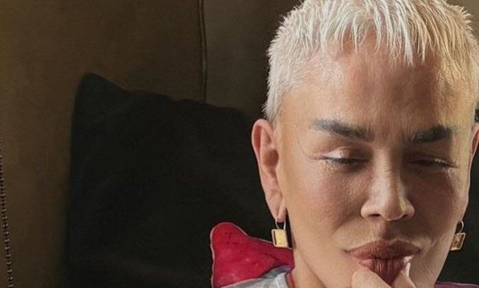 SEZEN AKSU’DAN YENİ ALBÜM “BİZ DE YENİDEN BAŞLARIZ”